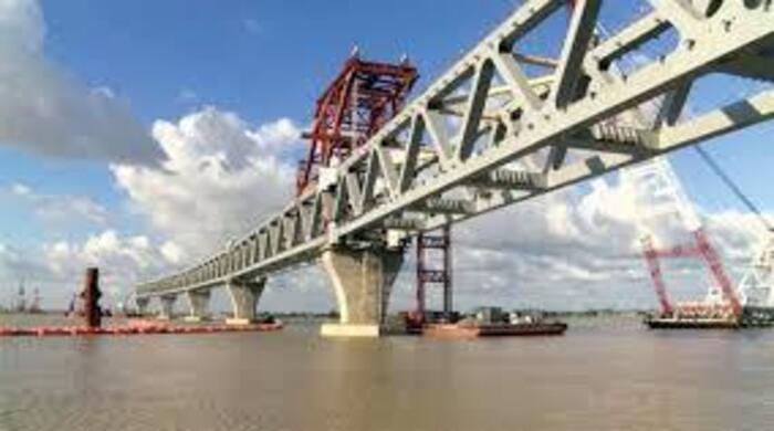 পদ্মায় তীব্র স্রোত, স্প্যান বসানোর কাজে সাময়িক অসুবিধা