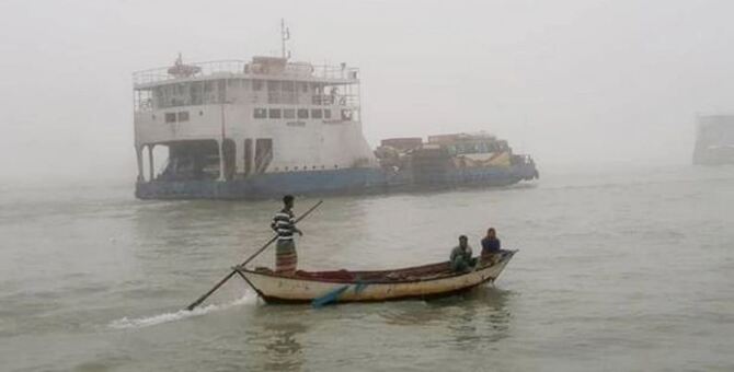 সাড়ে ৫ ঘণ্টা পর পদ্মায় ফেরি চলাচল স্বাভাবিক