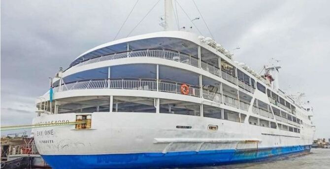 চট্টগ্রাম থেকে ক্রুজশিপ বে-ওয়ানের যাত্রা শুরু