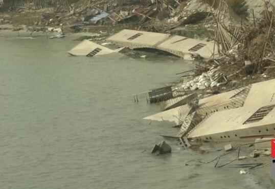 পদ্মার ভাঙনে ডুবল ১২৬ রোড স্ল্যাব-১৯২ রেলওয়ে স্ট্রিনজার, অভিযান পরিত্যক্ত