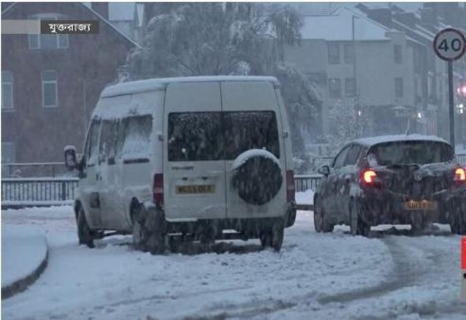 তুষারপাতে বিপর্যস্ত ইতালির জনজীবন