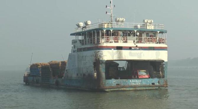 নাব্য সংকটে ভোলা-লক্ষ্মীপুর ফেরি চলাচল ব্যাহত