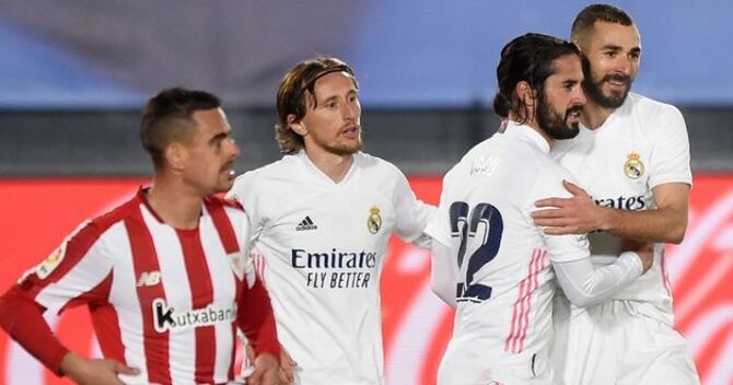 বেনজেমার জোড়া গোলে রিয়ালের চারে ৪