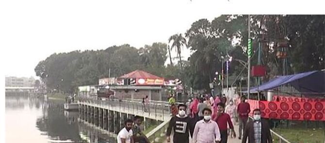 সকাল থেকে রাত পর্যন্ত পদচারণায় মুখর শকুনি লেক