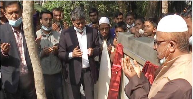 অবশেষে নোয়াখালী পৌরসভায় সাঁকো সরিয়ে হচ্ছে ব্রিজ