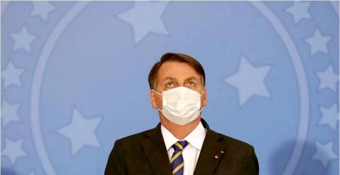 ‘করোনা ভ্যাকসিন নিলে পুরুষ নারীকণ্ঠে কথা বলবে, নারীদের দাড়ি উঠবে’