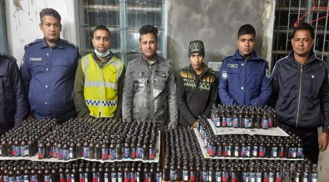 হিলিতে বিপুল পরিমাণ ফেনসিডিলসহ দুজন আটক