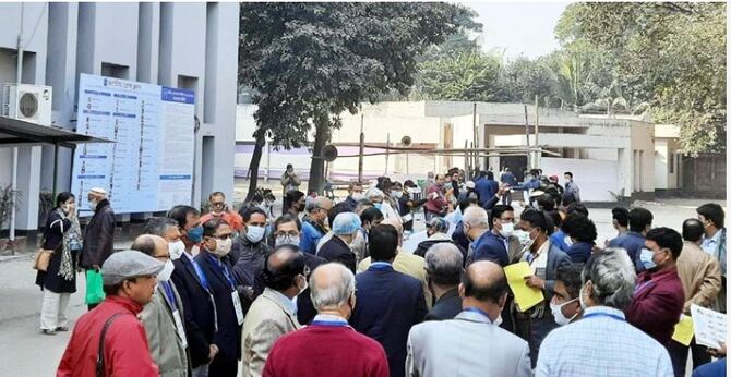 জাতীয় প্রেসক্লাবের নির্বাচনে ভোটগ্রহণ চলছে