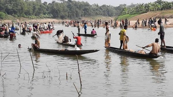 মনু নদে তিনদিনের ‘হাট উৎসব’