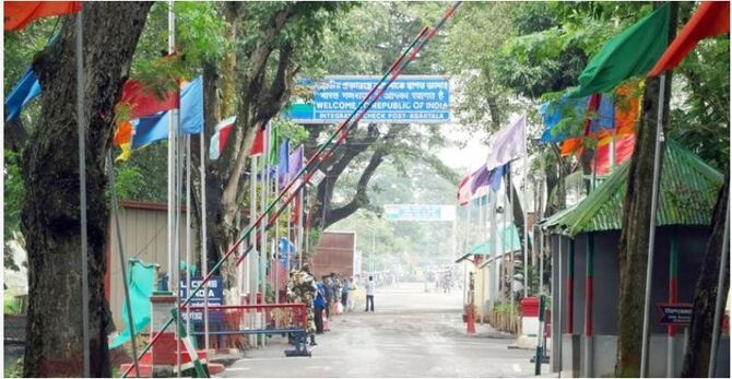 স্বাভাবিক হচ্ছে আখাউড়া স্থলবন্দরের রফতানি বাণিজ্য