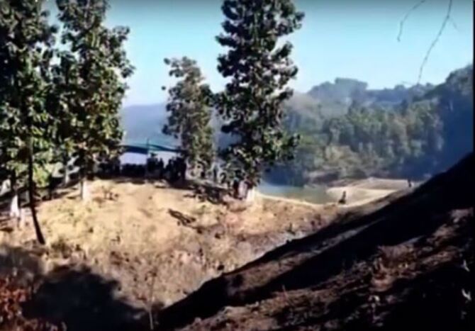 পর্যটকদের নজর কেড়েছে ‘শ্বেতপাহাড়’