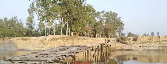 ‘কেউ সেতুটি করে দিলো না, শেষ বয়সে পানিতে ভাসতে হচ্ছে’