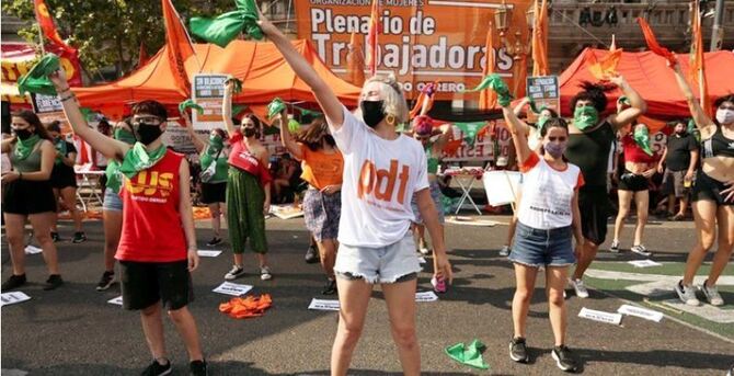 গর্ভপাতকে বৈধতা দিয়ে ঐতিহাসিক আইন পাস হচ্ছে আর্জেন্টিনায়