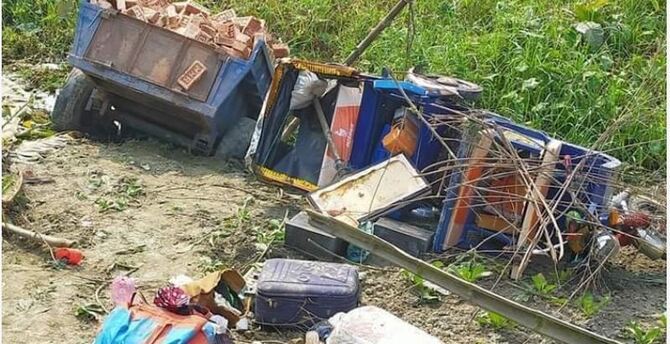 অটোরিকশার সঙ্গে মুখোমুখি সংঘর্ষ, অন্তঃসত্ত্বা নারীসহ নিহত ২