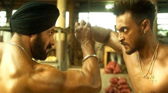 জন্মদিনে ভক্তদের জন্য বিশেষ উপহার সালমানের