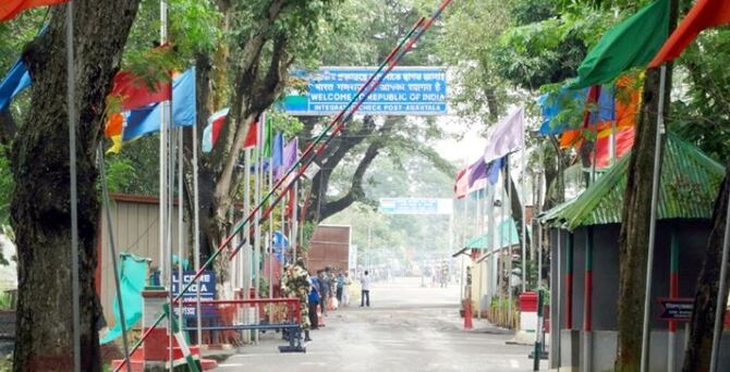 আখাউড়া স্থলবন্দর দিয়ে পণ্য রফতানি শুরু