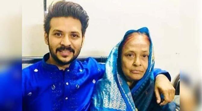 নায়ক নিরবের মায়ের মৃত্যু