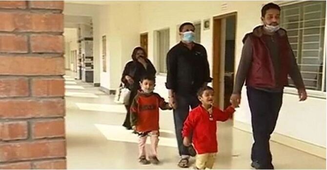 আদালতের বারান্দায় দুই শিশুর কান্না, জামিন পেলেন মা