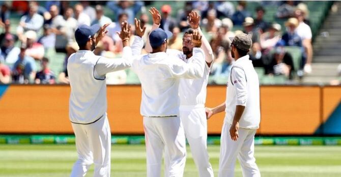 অস্ট্রেলিয়াকে এক ঘণ্টায়ই হারিয়ে দিল ভারত