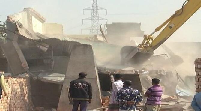 নদীর জায়গা ইজারা দিয়েছে জেলা পরিষদ, ঢিলেঢালা অভিযানে বিআইডব্লিউটিএ