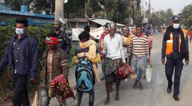 ভারতীয় ১৬ জেলেকে আদালতে পাঠাল পুলিশ