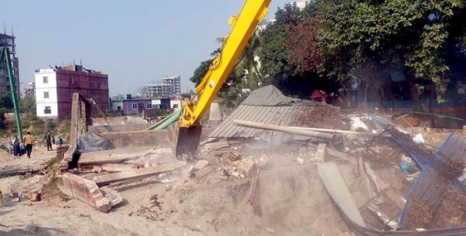 তুরাগ নদীর সীমানা থেকে অবৈধ স্থাপনা উচ্ছেদ