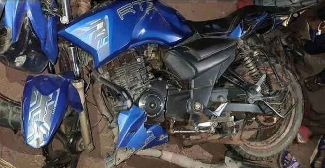 ট্রাকের সঙ্গে মোটরসাইকেলের সংঘর্ষ, ঝরে গেল ৩ প্রাণ