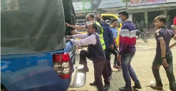 জাতীয় পতাকার অবমাননা, নিরাপত্তা প্রহরীর কারাদণ্ড