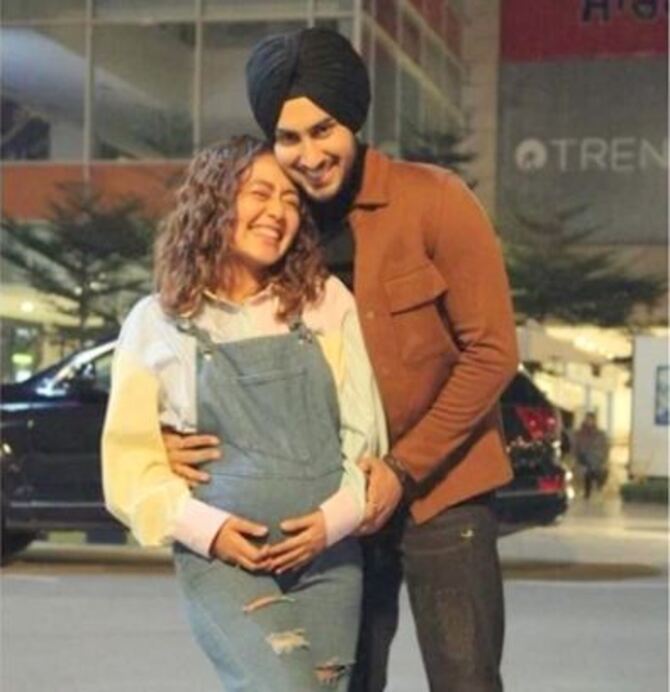 মা হচ্ছেন নেহা কক্কর