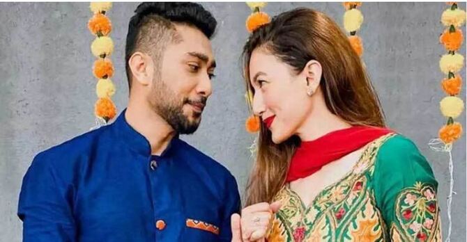 ১২ বছরের ছোট প্রেমিককে বিয়ে করছেন গওহর খান