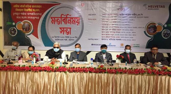 ‘পুরুষদের পাশাপাশি নারীদেরও সমানতালে এগিয়ে যেতে হবে’