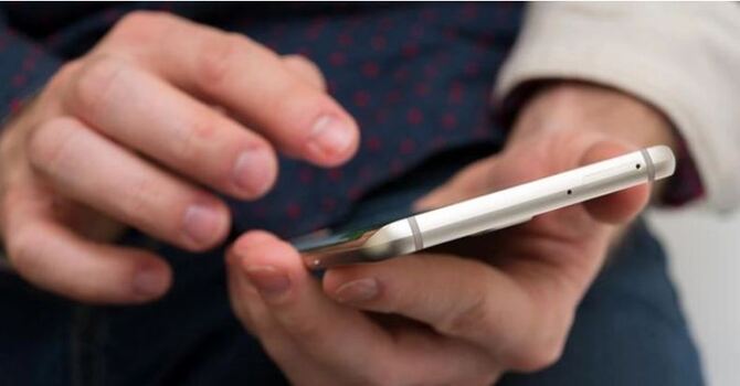 ‘স্মার্টফোন না পেলে বিয়েই নয়,’ অবশেষে আবদার পূরণ