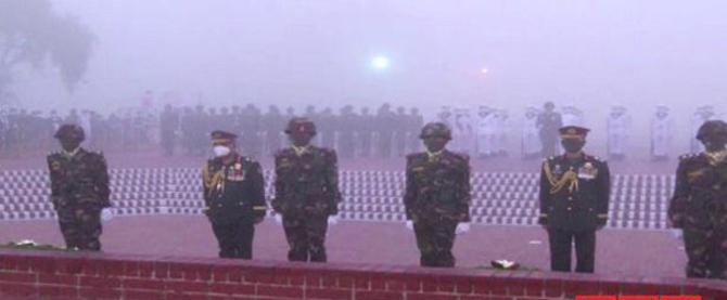 জাতীয় স্মৃতিসৌধে রাষ্ট্রপতি-প্রধানমন্ত্রীর শ্রদ্ধা