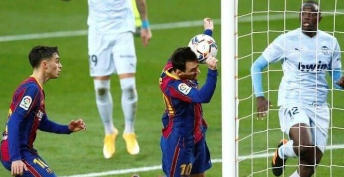 চরম উত্তেজনার ম্যাচে বার্সাকে রুখে দিল ভ্যালেন্সিয়া