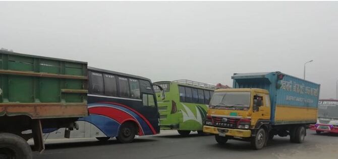 টোল আদায় বন্ধ : বঙ্গবন্ধু সেতু এলাকায় দীর্ঘ যানজট