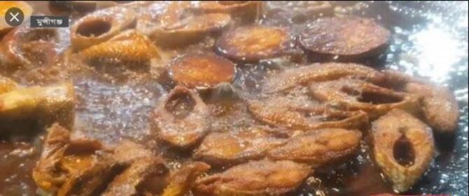 পদ্মার তীরে শীতের রাতে ইলিশ খাওয়ার ধুম