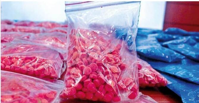 বঙ্গোপসাগরে ২ লাখ ৭০ হাজার ইয়াবাসহ ট্রলার জব্দ