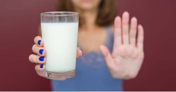 দুধের সঙ্গে যে খাবারগুলো খাওয়া বিপজ্জনক