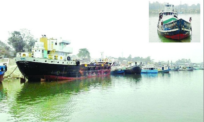 ফরিদপুর নৌবন্দরে ভিড়তে পারছে না জাহাজ