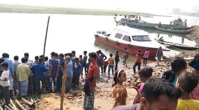 বরযাত্রীবাহী ট্রলারে ধাক্কা, খোঁজ মেলেনি শিশু অর্পিতার