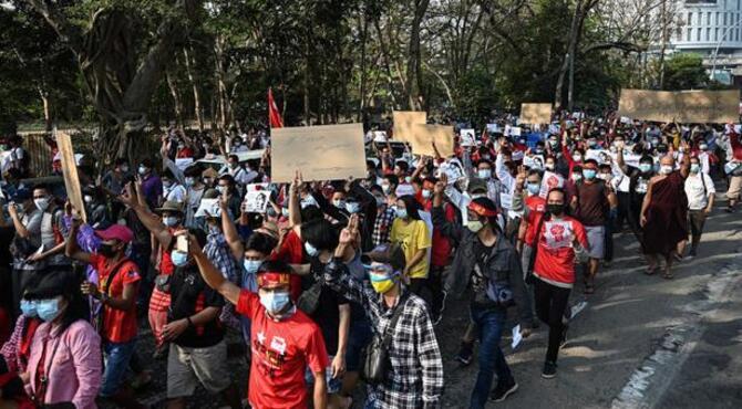 বিক্ষোভে উত্তাল মিয়ানমার
