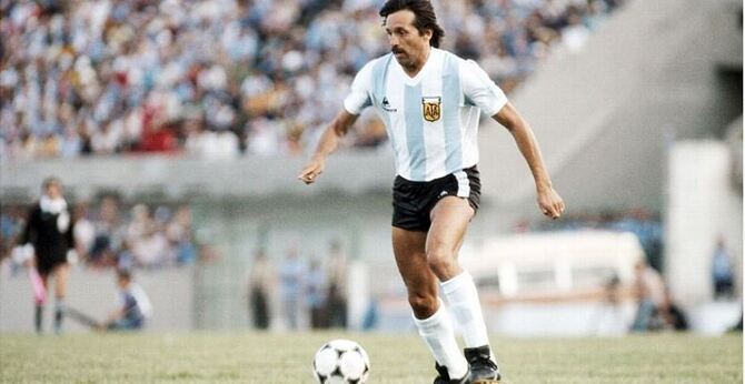 করোনার কাছে হেরে গেলেন আর্জেন্টিনার বিশ্বকাপজয়ী ফুটবলার