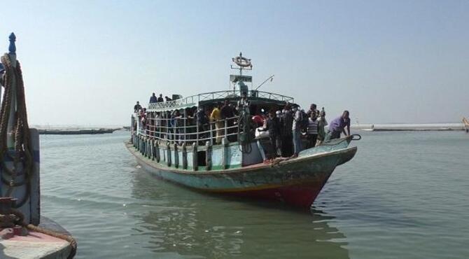 আরিচা-কাজীর হাট ফেরি চালু, স্বপ্ন বুনছেন যমুনা পাড়ের মানুষ