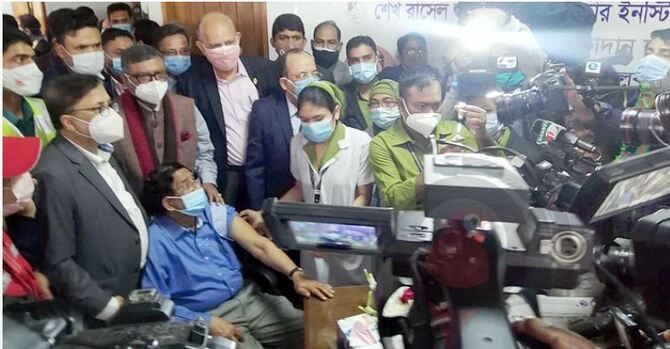 ভ্যাকসিন নিয়ে উদ্দেশ্যপ্রণোদিত হয়ে গুজব ছড়ানো হচ্ছে