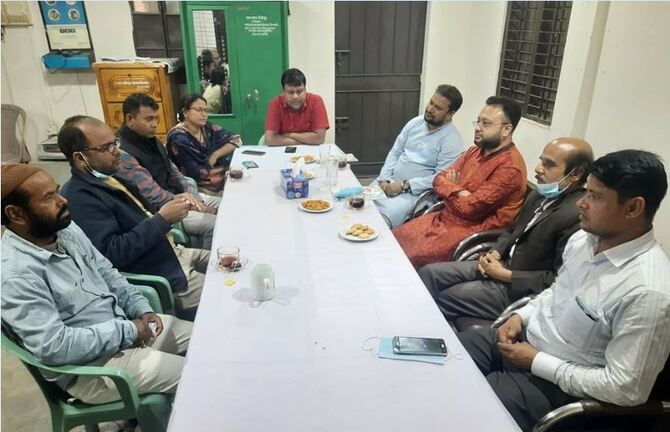 মির্জাপুর প্রেসক্লাবের সাংবাদিকদের সঙ্গে মধুমতি ব্যাংকের পরিচালকের মতবিনিময়