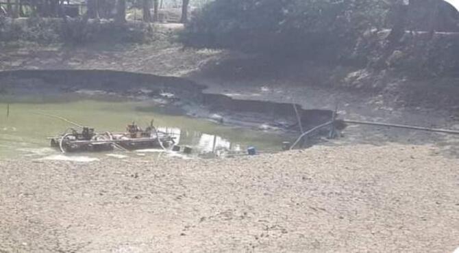 সরকারি অফিসের পুকুর খননে অনিয়ম