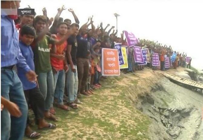 চাষাবাদ বন্ধ হওয়ায় দুর্ভোগে চাষিরা, নীরব পানি উন্নয়ন বোর্ড