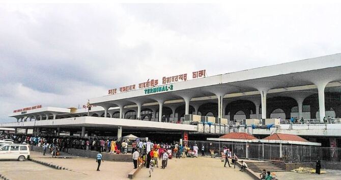 বাধ্যতামূলক কোয়ারেন্টাইন জেনেও যুক্তরাজ্য থেকে ফিরলেন ১৩৯৪ জন