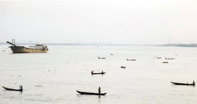 কর্ণফুলীতে আবারও নৌকাডুবি, যুবক নিখোঁজ