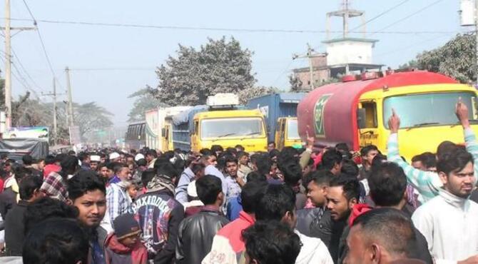 ট্রাকচাপায় নিহত ১, সড়ক অবরোধ করে বিক্ষোভ